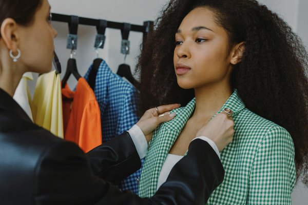 Creative Brooch Styling: Fresh Approaches to Elevate Modern UK Fashion